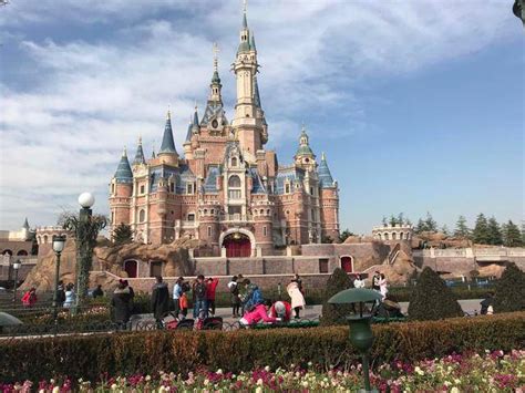 上海迪士尼以传统年俗和崭新体验邀游客共庆新春佳节|迪士尼|度假区_新浪新闻