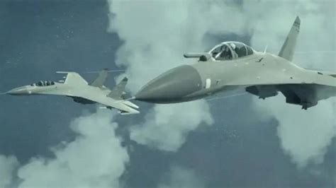南部战区空军歼-10C战机超视距空战训练