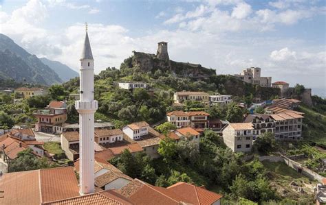 如今的阿尔巴尼亚，为何碉堡遍布全国？当年又为什么要修建它们？_凤凰网历史_凤凰网