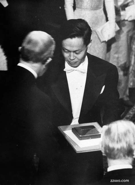 1957年，杨振宁、李政道获得诺贝尔奖。|ZZXXO