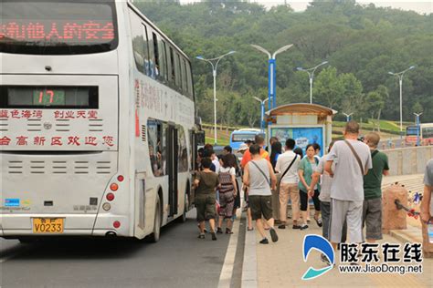 烟台海边旅游进旺季 17路公交车上外地游客爆满_胶东在线旅游频道