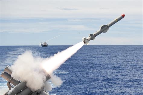 踹门武器：美国AGM-158隐身巡航导弹首次参战|武器|导弹|反舰导弹_新浪新闻