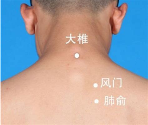 膻中穴位置图图片