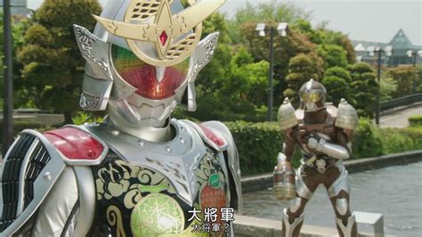 日本女明星泉里香饰演假面骑士铠武葛叶纮汰图片