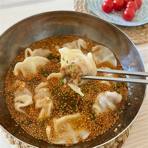 【酸辣汤水饺🥟的做法步骤图，怎么做好吃】泉泉小厨娘_下厨房