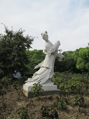 无锡市百花园雕塑艺术有限公司广州镂空不锈钢蚂蚁雕塑