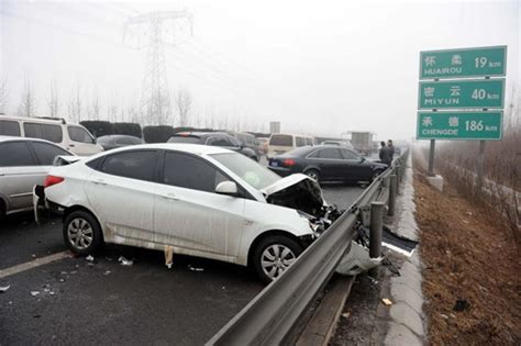 常州312国道发生车祸，运输车上钢卷滑落砸中轿车，警方通报来了