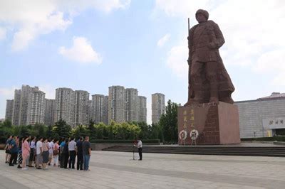 天津塘沽解放纪念馆和烈士陵园和棕红色英雄雕塑6-6538×4588-美素惠选图库
