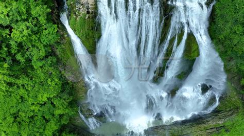 滴水潭瀑布，高约160米，气势宏大。 - 中国国家地理最美观景拍摄点