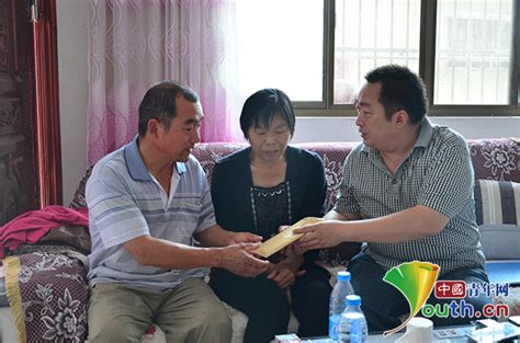 河南救人遇难小伙父亲: 我觉得他们做的对_新闻频道_中国青年网
