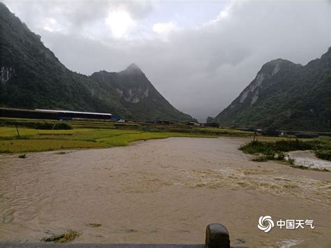 云南文山遭遇强降水 多地出现内涝汽车被淹-图片频道