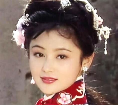 陈红18岁青涩旧照曝光，被誉为中国第一古装美女