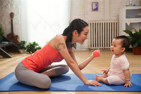健身妈妈和宝宝高清图片下载-正版图片501919948-摄图网
