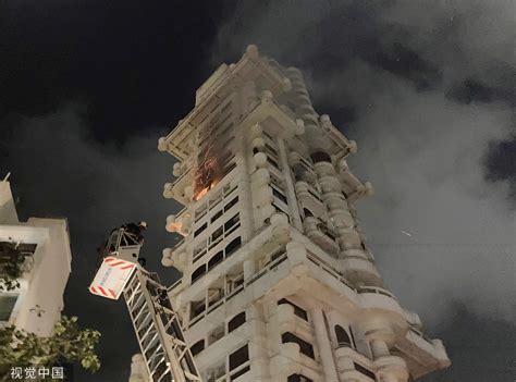 印度孟买一栋高层建筑发生火灾