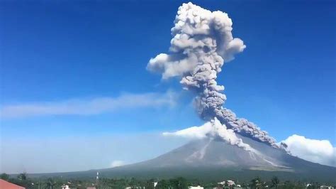菲律宾马荣火山喷发震撼画面