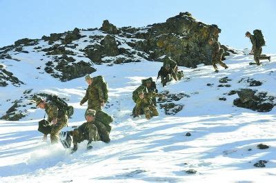 空军飞行员零下28℃进行冬季野外生存训练