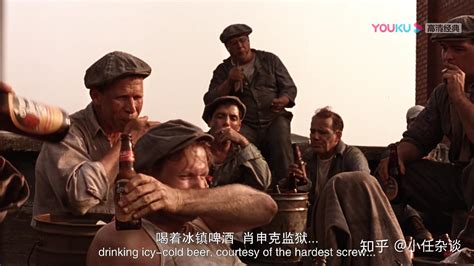 电影《肖申克的救赎》屋顶喝啤酒经典片段，重温短暂的自由_腾讯视频