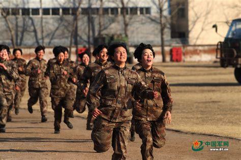 女兵杨叶：从新兵到党的十九大代表之路 - 中国军网