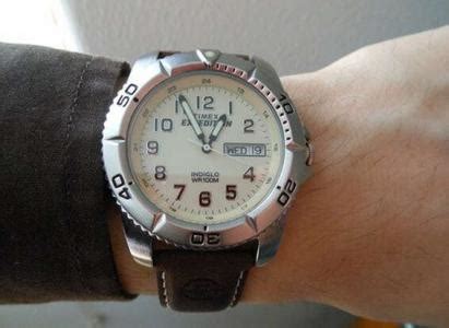 瑞士手表戴哪个手上-手表戴哪个手上是正确的?-时尚腕表