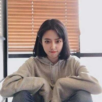 短头发头像女生温柔