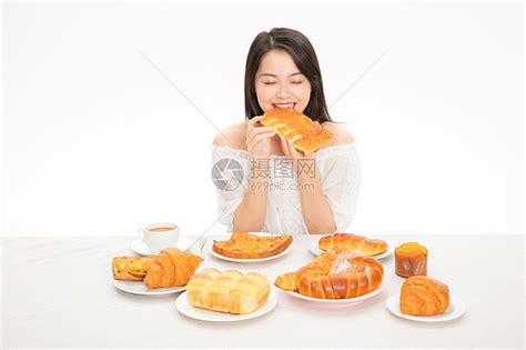 熊黛林吃面包图片