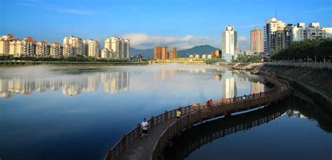 惠州一座不过20米的桥，每个转弯角度不一样，放松聊天好去处 - 知乎