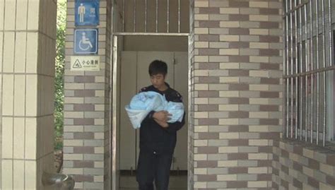 南京一男婴被遗弃公厕，留纸条称养不起希望送福利院|界面新闻 · 中国