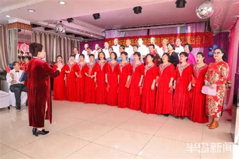 青岛春之声红歌合唱团近200位老年团员齐聚迎新年-半岛网