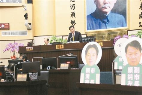 赖清德拒进议会 议员制人形立牌质询（图）-台湾时政- 东南网