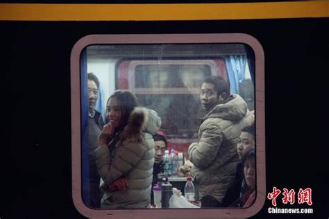 武汉铁路局春运临时列车员服务标准不“临时”|列车|列车员_凤凰资讯