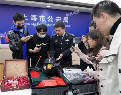 上海侦破60余起假证假牌案，女主播为吸引打赏办假证“减龄”