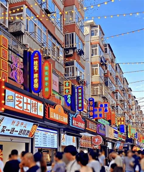 上海茂名北路步行街正式亮相，打卡古典与时尚并存的海派街区