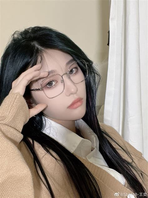 王奕温柔头像女生