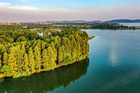 航拍武汉东湖，鸟瞰落雁景区，真的是太美了