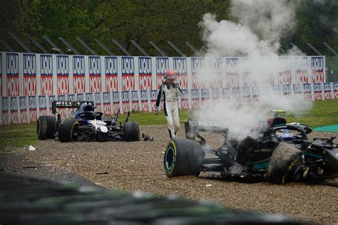 F1严重事故登上热搜！为了车手安全，F1用了哪些“黑科技”？|赛车_新浪新闻