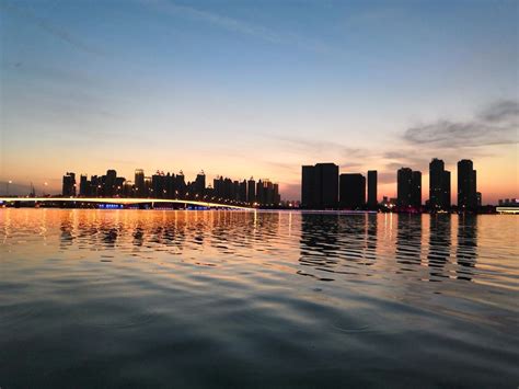 风景安徽省蚌埠市夜色中的龙子湖高清壁纸(4000x2667) - 4K风景高清壁纸 - 典雅壁纸
