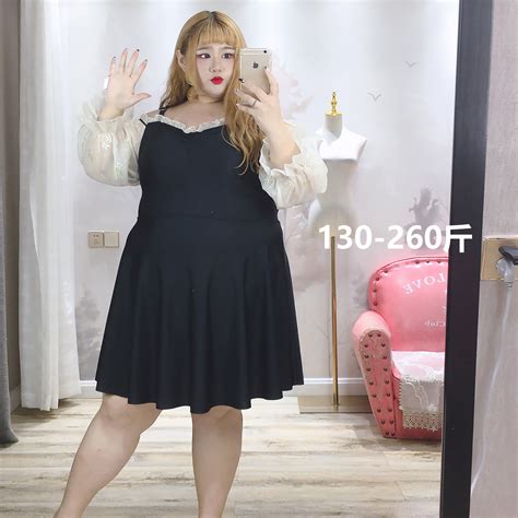 大码泳衣甜美女生头像