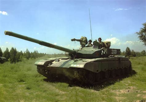 解放军99式坦克在海拔4300多米雪域高原实战演练