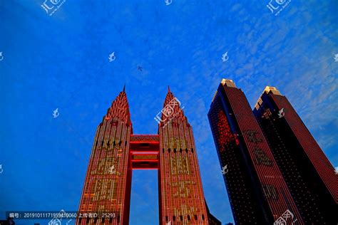 重庆地标喜来登双子塔日落高清摄影大图-千库网