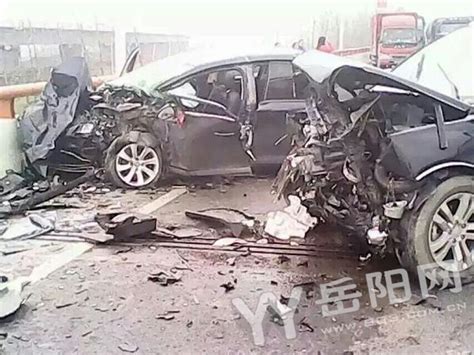 岳阳洞庭湖大桥发生一起重大车祸 致2死4伤/图 - 今日关注 - 湖南在线 - 华声在线
