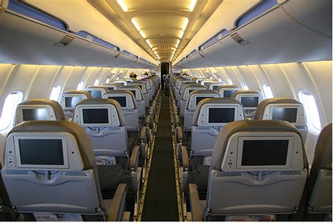 庞巴迪CRJ900NG机型和国内主流航线机型（如A319，A320等），在安全性和舒适性上最大的区别是什么？ - 知乎