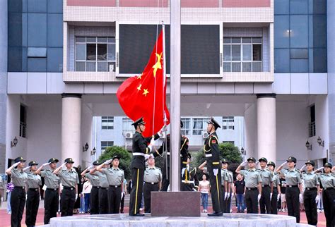 基础部举行“建优良学风”主题升旗仪式-滁州职业技术学院