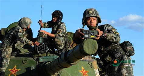 高清:南京军区参加朱日和演习部队升级为"空骑劲旅"--军事--人民网