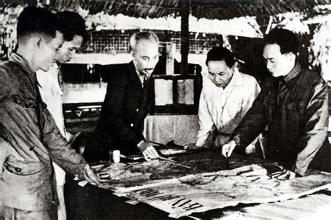 历史上的今天7月7日_1955年越南民主共和国胡志明主席同中国政府签订协定，由中国方面提供3亿3800万美元的经济援助。