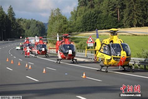 德国巴伐利亚州发生严重车祸现场图曝光 已致18死30伤_国际新闻_海峡网