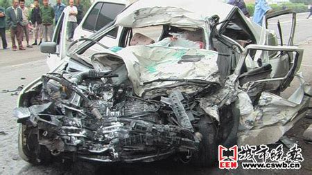 传吉林车祸致4高考生死亡 警方：只1名高考生_首页社会_新闻中心_长江网_cjn.cn