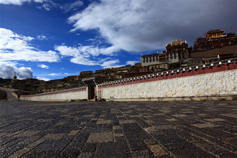 香格里拉的松赞林寺图片