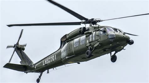 陆军航空兵装备的黑鹰通用直升机|黑鹰|航空兵|直升机_新浪新闻