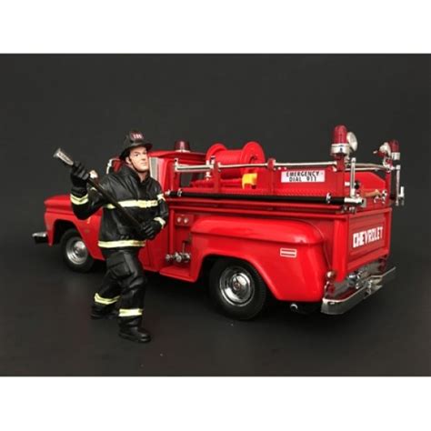 modellbau-klar.de - American Diorama 77461 Firefighter holding Axe 1/1000 1:18
