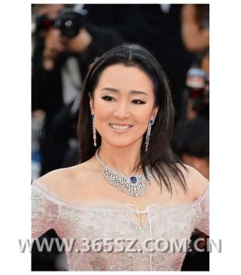 巩俐妆容甜美女生头像